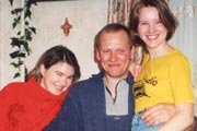 Супруги Владимир и Алена Кочармины с дочерью Наташей: ей через 2 мес. будет 15 лет. март 2002 г, Королев Моск. обл.